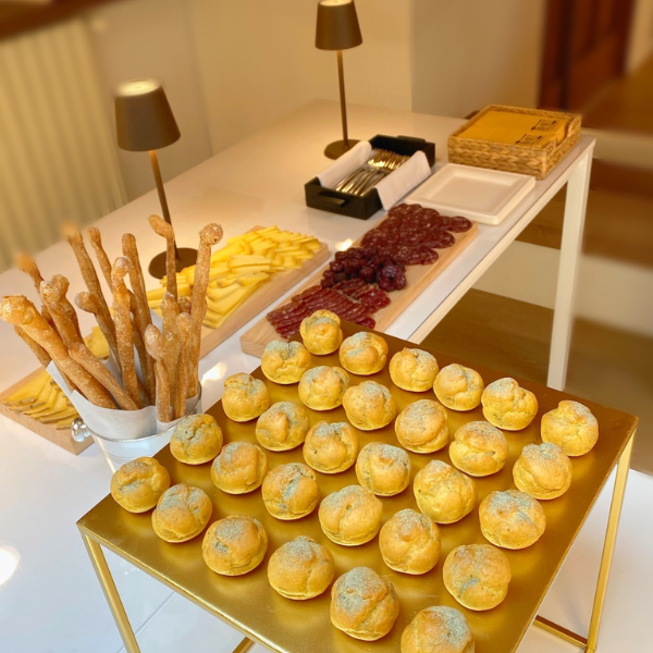 Catering aziendale con allestimento professionale per evento corporate